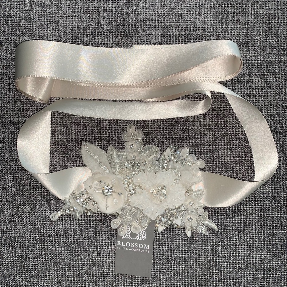 Wedding dress belt
